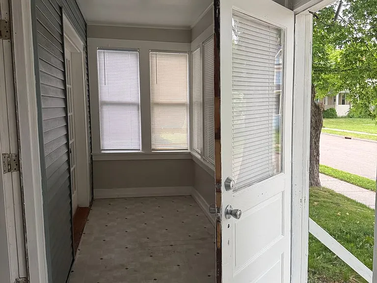 1213 Grand St — Photo 2