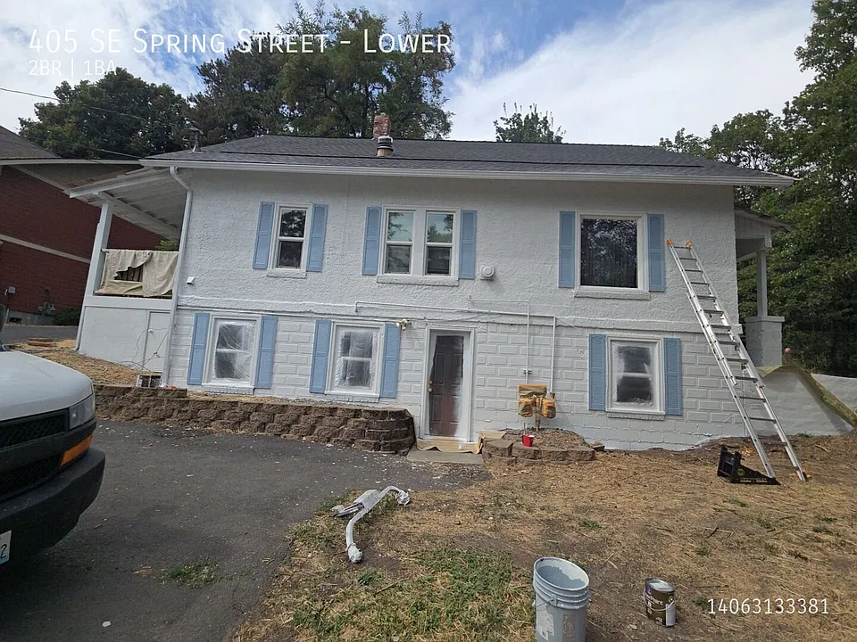 405 SE Spring St