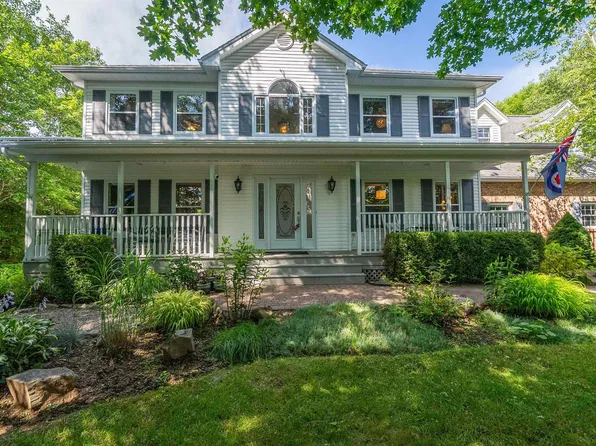 45 Canterbury Ln, Fall River, NS B2T 1A4