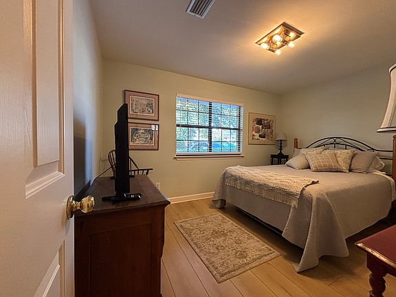 Guest/second bedroom