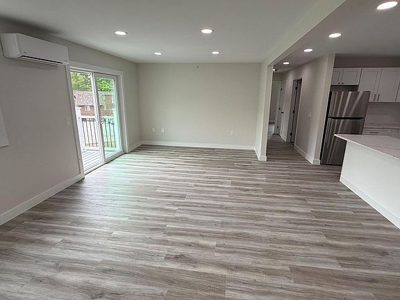 5th image of 310 Thompson Rd #610