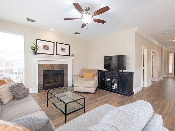 3rd image of 403 San Mateo Dr