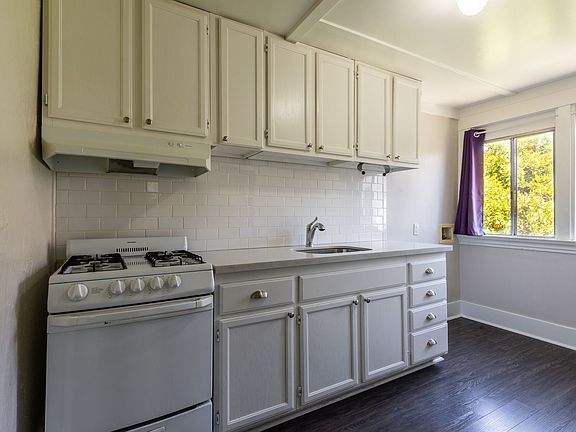 4th image of 958 Park St APT A
