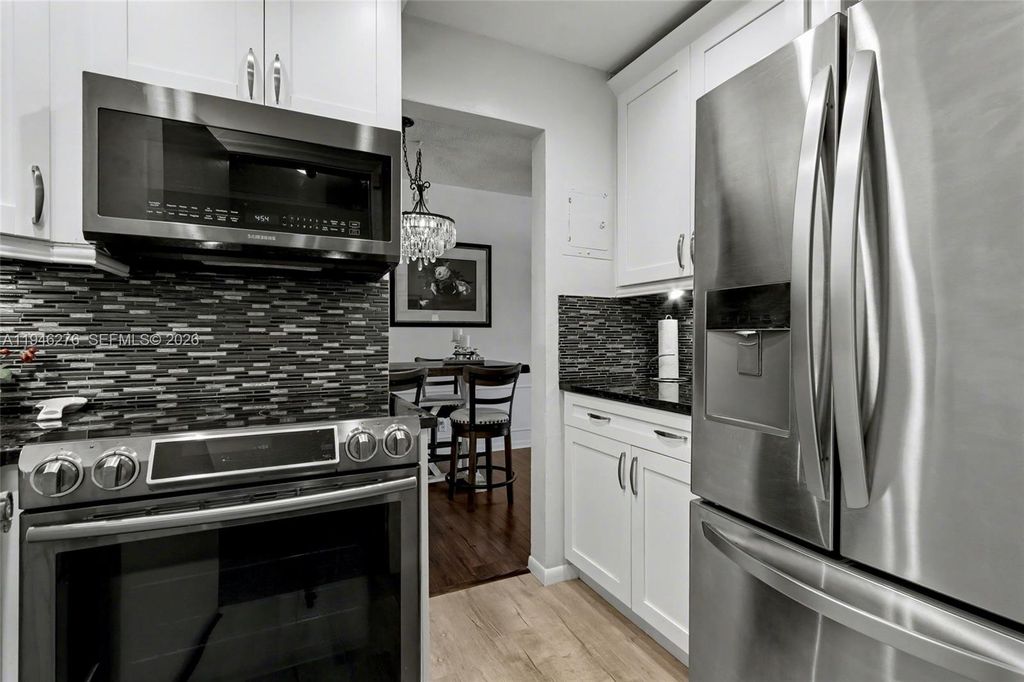 412 S Cypress Rd APT 222, photo 4