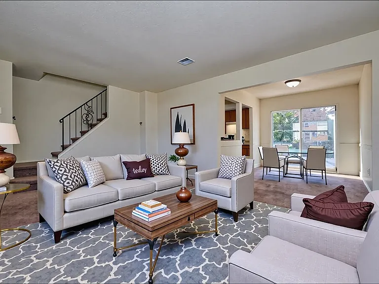439 Colonial Ct — Photo 16