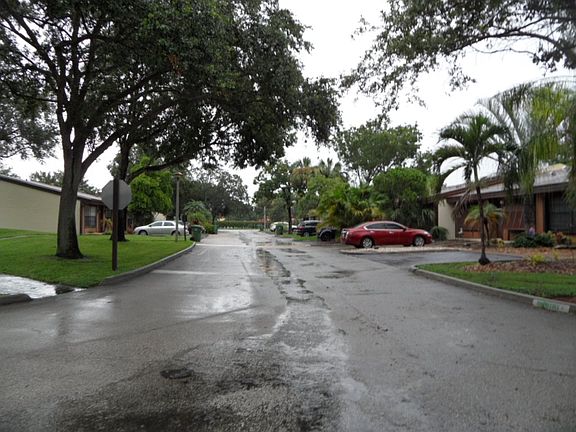 Exterior Neighborhood (street photo)