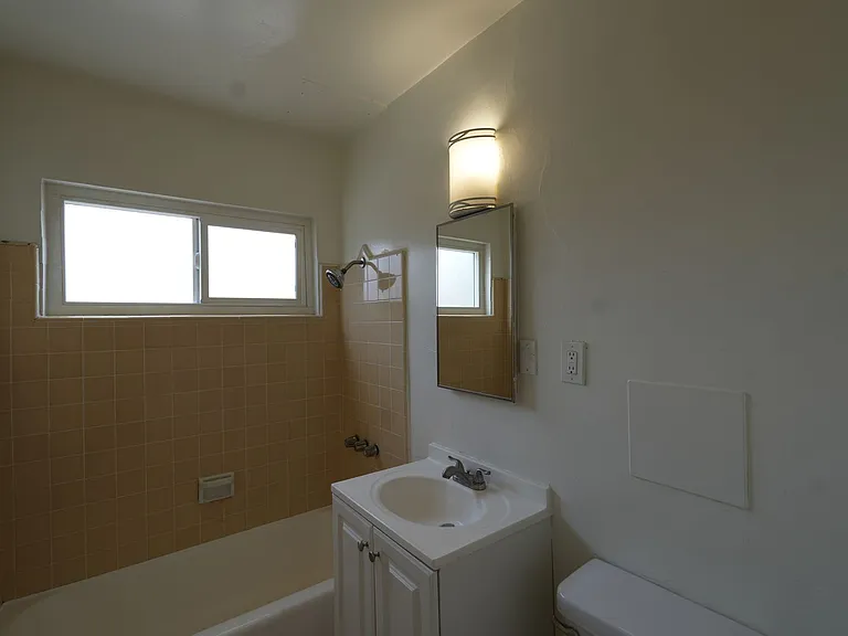 11915 Manor Dr — Photo 14