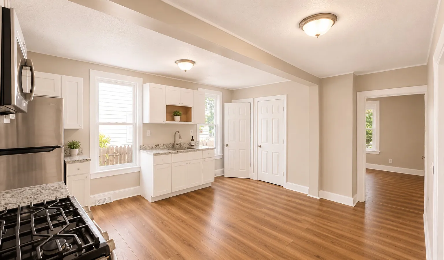 3 bed, 1055 sqft, $2,100 — Photo 2