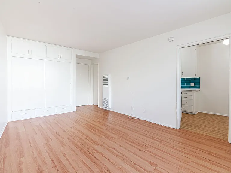 667-669 Levering Ave — Photo 7