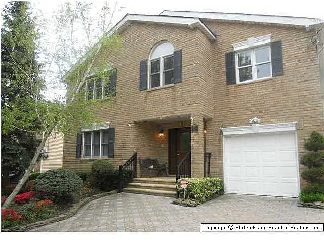 258 Chelsea St photo 1