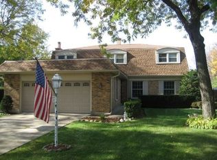112 Holly Ct, Wheeling, IL 60090