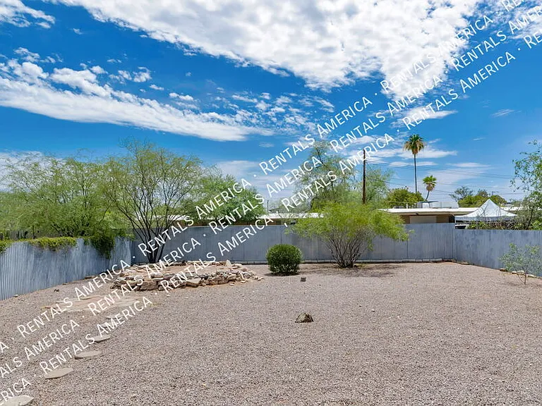 1420 N Winstel Blvd — Photo 15