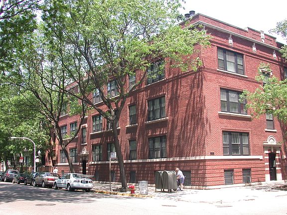 4th image of 3707 N Pine Grove Ave #3C
