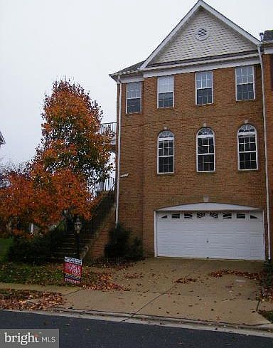 1st image of 21513 Trowbridge Sq