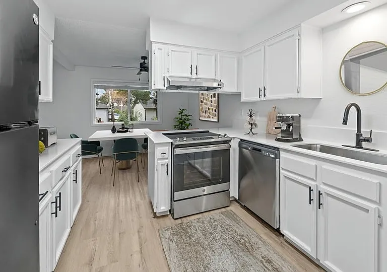 ReNew Rock Creek Townhomes — Photo 6