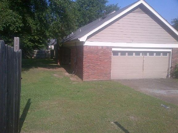 3rd image of 7215 Oak Chase Ln