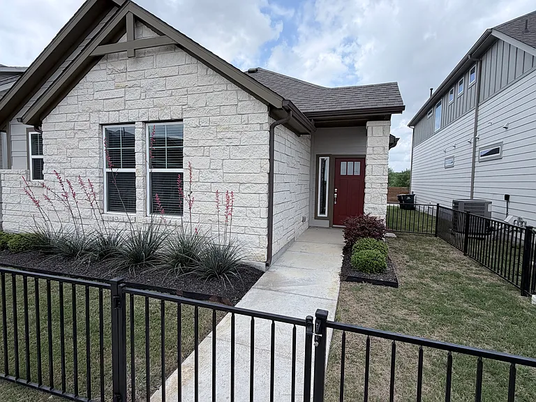 219 Pinnacle Ln — Photo 15