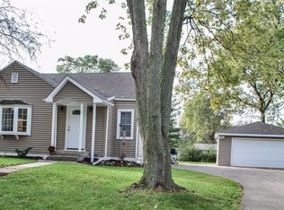 32 Deerpath Rd, Merrillville, IN 46410