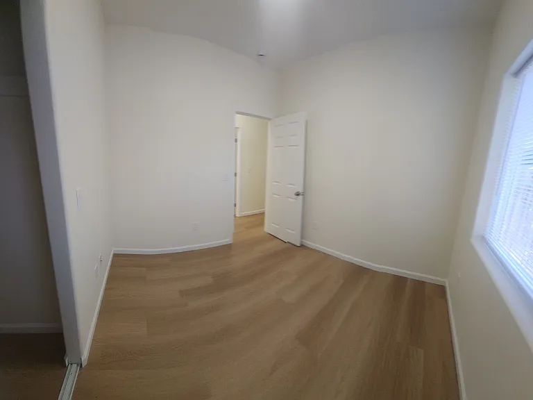 556 W Foothill Blvd — Photo 27