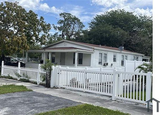 4th image of 538 NW 15th Ter