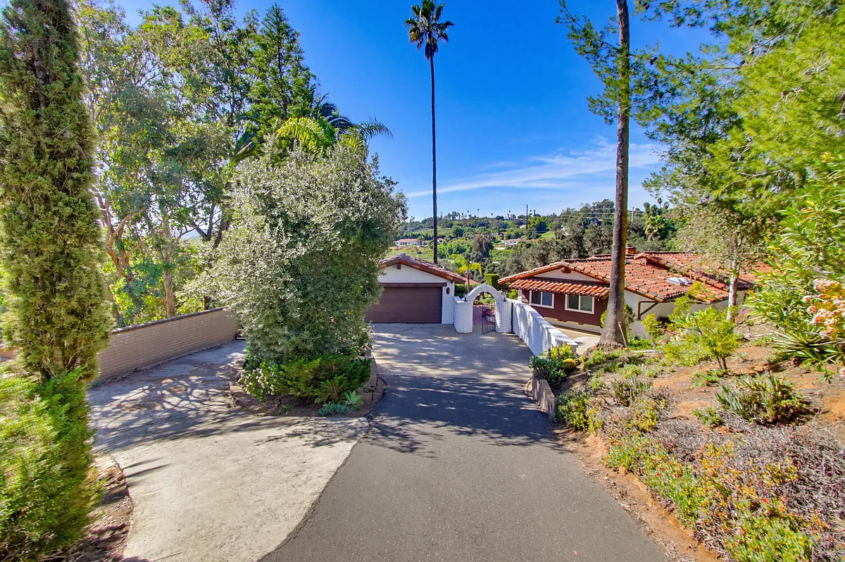Building Photo - 2835 Verda Ave