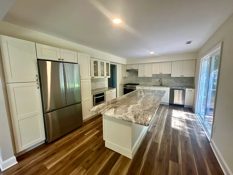 17 Londonderry Dr — Photo 6