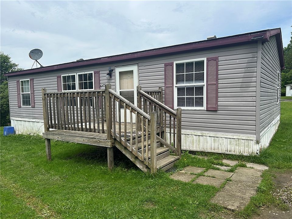 1st image of 5 Spruce Ln