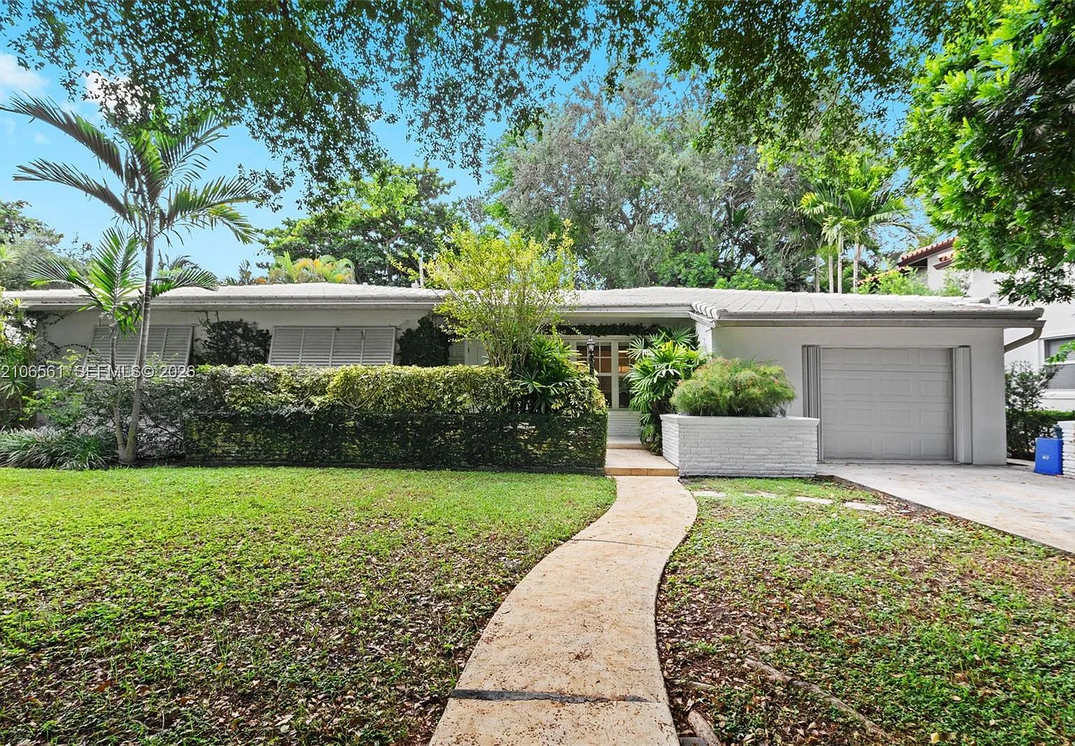 Coral Gables Granada Sec — Photo 2