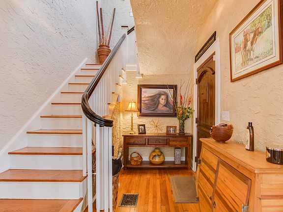 3rd image of 6 Broadway Ct