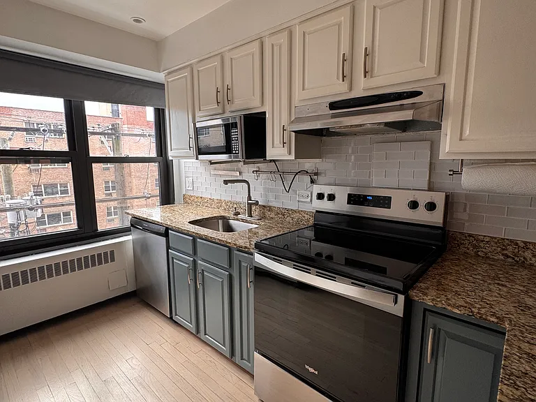 6118 N Sheridan Rd #408 — Photo 1