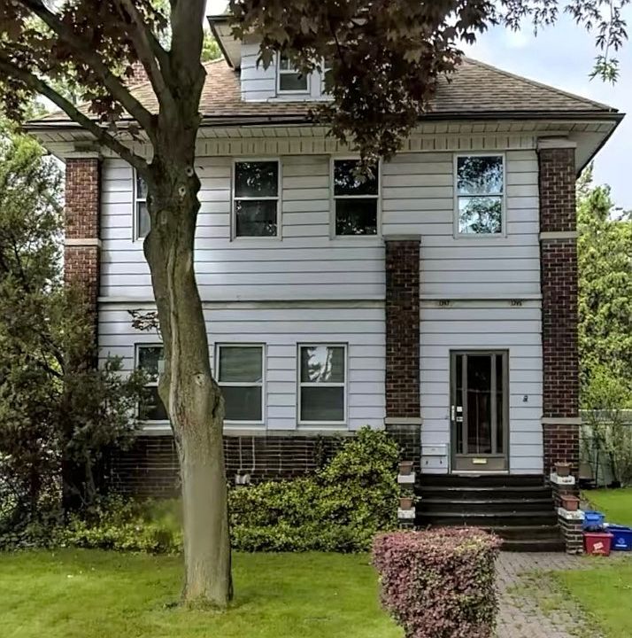 1st image of 1395 Victoria Ave