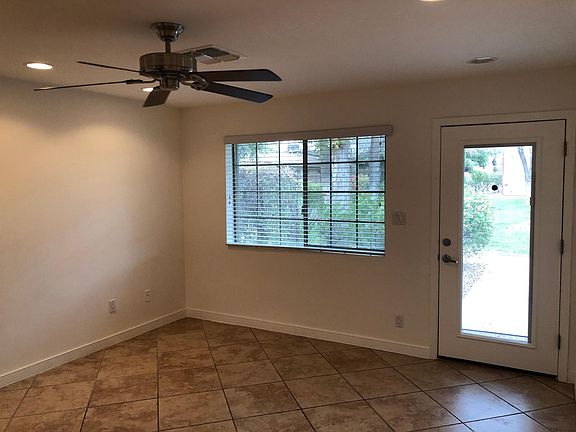 5th image of 1850 E Maryland Ave Unit 31