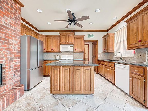 2nd image of 2821 SW 107th St