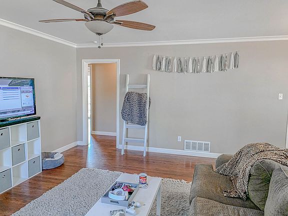 2nd image of 2401 26th St