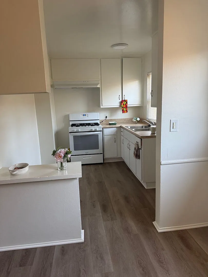 6851-57-63 Whitsett Ave (9679) — Photo 4