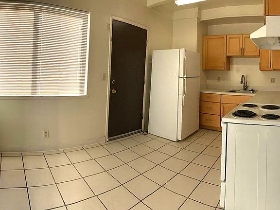3rd image of 109 Prado St Unit E