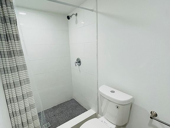 4th image of 5811 N Mabel St