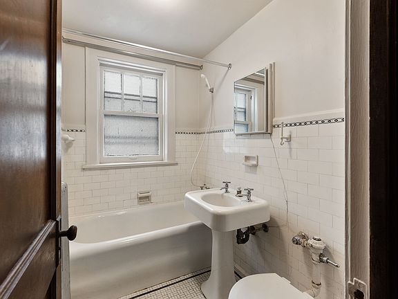 2nd image of 2435 W Wisconsin Ave #405