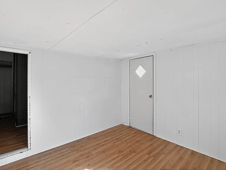 220 N Illinois Ave — Photo 5