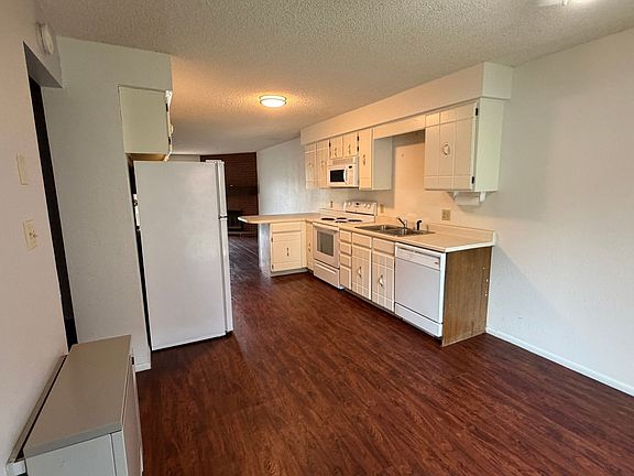 4th image of 2930 Holly Ave APT 502