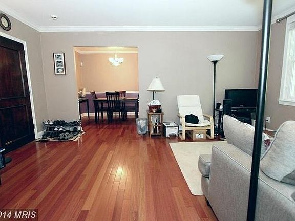 5th image of 906 S Washington St APT 205