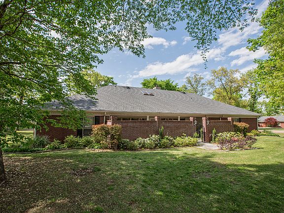 2nd image of 111 Blue Heron Dr