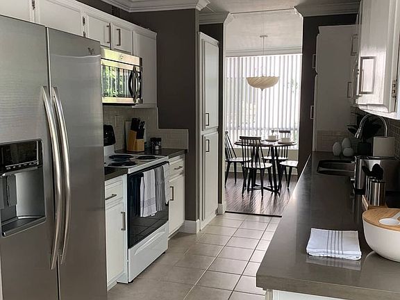 4th image of 412 N Oakhurst Dr #200FS