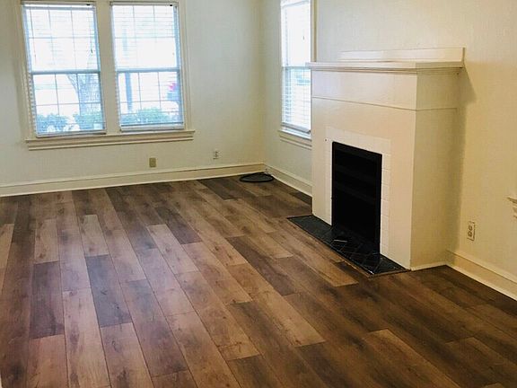 3rd image of 318 Breezeway Ave