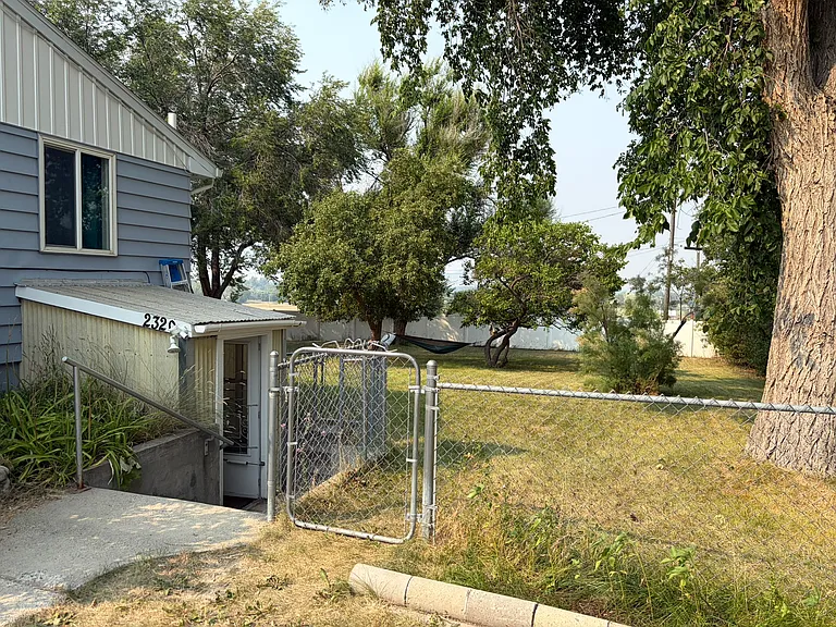 2320 Cannon St — Photo 1