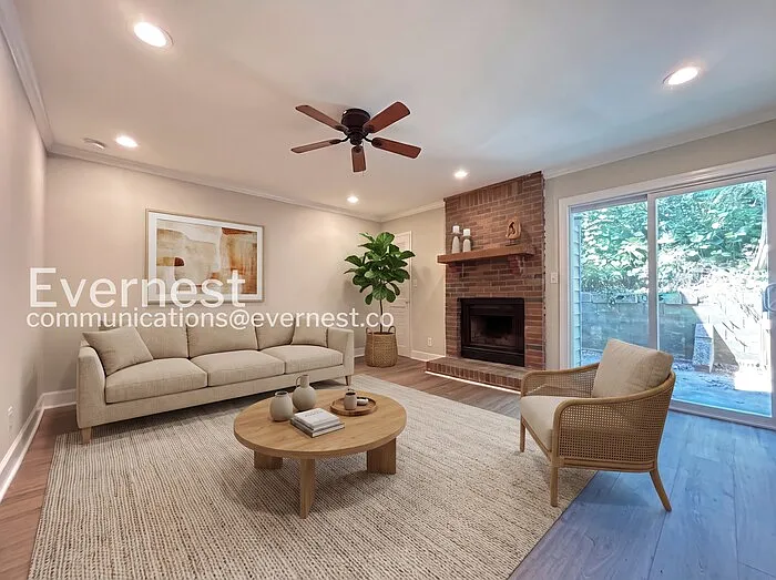 2 bed, 2.5 bath, 1252 sqft, $1,599 — Photo 2