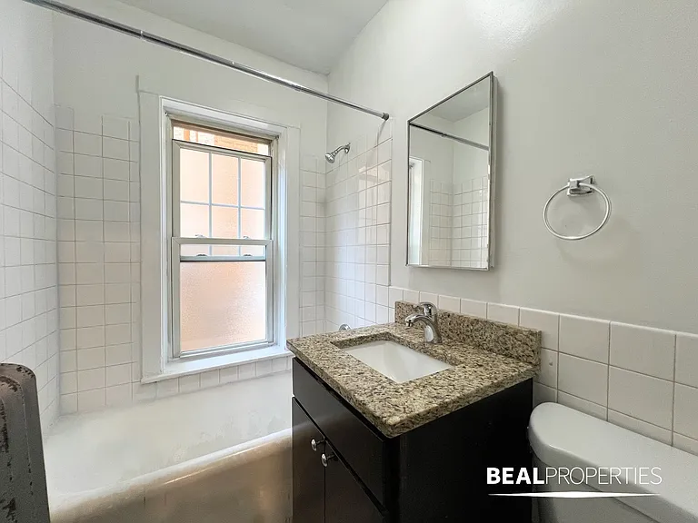 2106 W Ainslie St #N2 — Photo 12