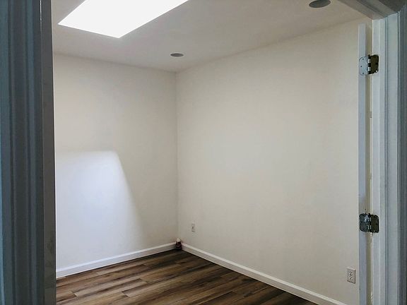 4th image of 1034 Diplomat Pkwy E