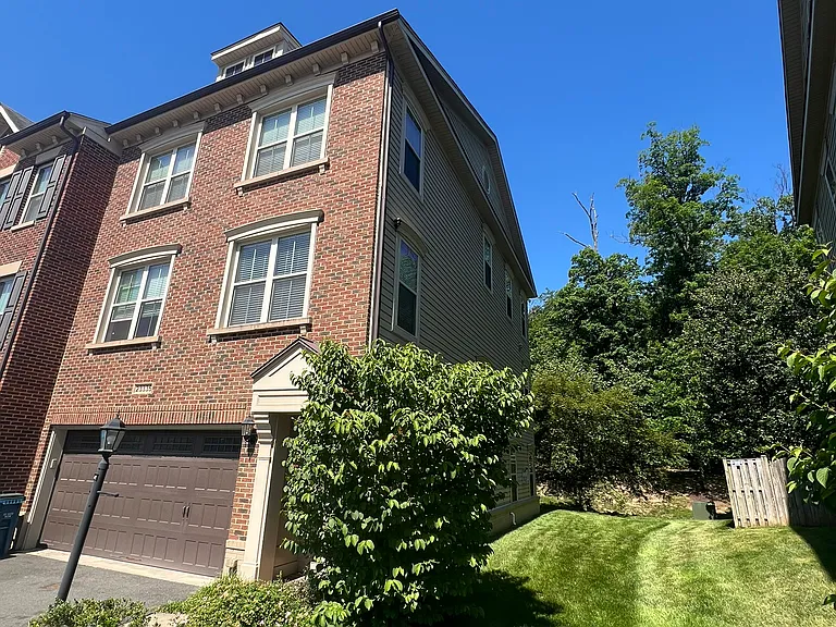 23335 Tradewind Dr — Photo 2