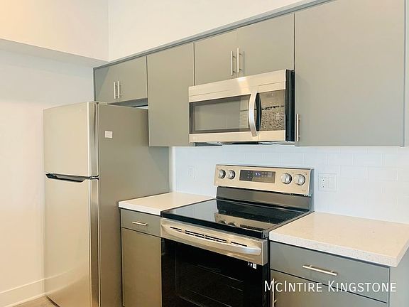4th image of 4055 Oakwood Ave #409